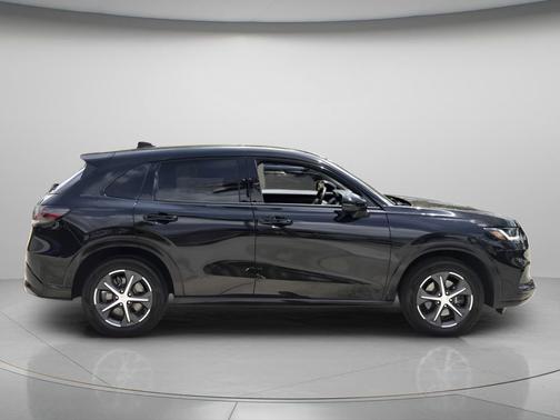 Crystal Black Pearl 2025 Honda HR-V