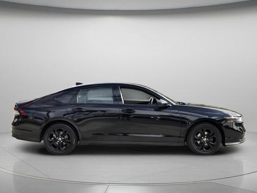 Crystal Black Pearl 2025 Honda Accord