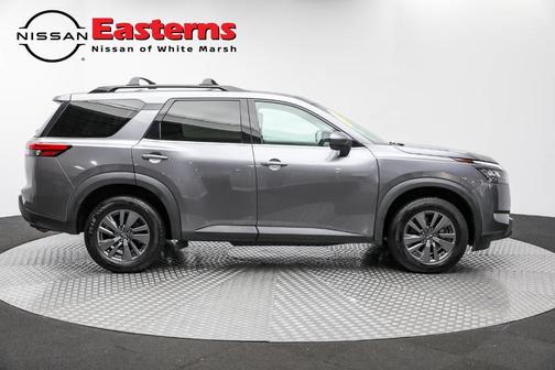 2023 Nissan Pathfinder SV