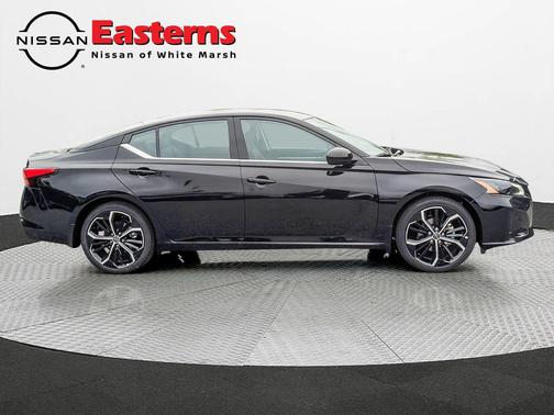 Super Black Clearcoat 2026 Nissan Altima SR FWD