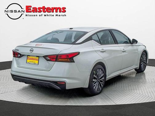 Pearl White Tricoat 2026 Nissan Altima 2.5 SV