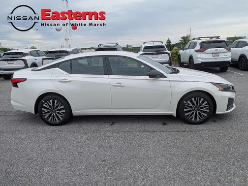 Pearl White Tricoat 2026 Nissan Altima 2.5 SV