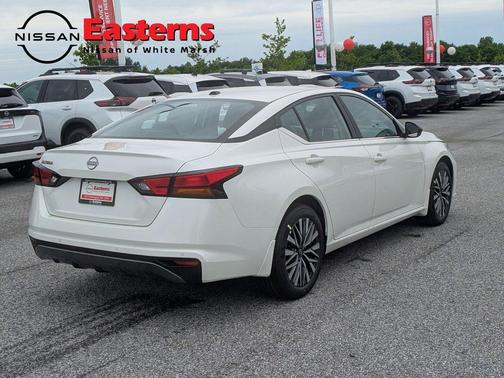 Pearl White Tricoat 2026 Nissan Altima 2.5 SV