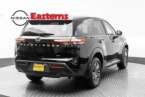 2025 Nissan Pathfinder S