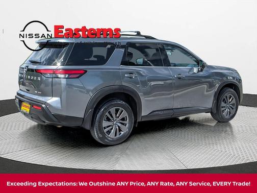 2022 Nissan Pathfinder SV