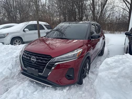 2023 Nissan Kicks SR
