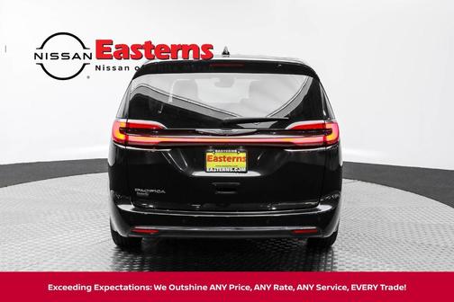 2023 Chrysler Pacifica Touring-L
