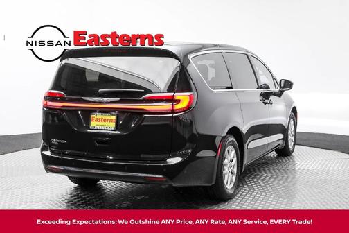 2023 Chrysler Pacifica Touring-L