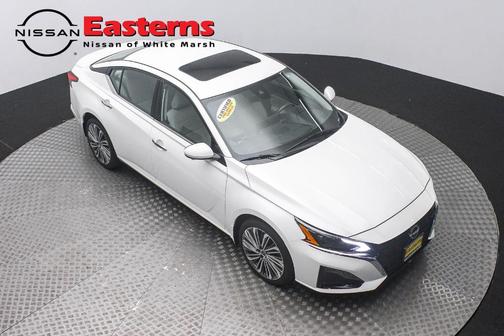 Pearl White Tricoat 2023 Nissan Altima 2.5 SL