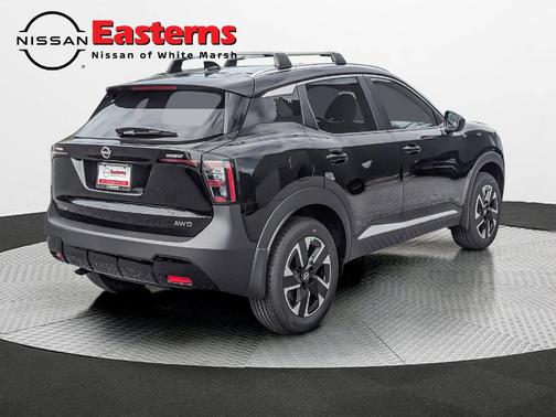 Super Black 2027 Nissan Kicks SV
