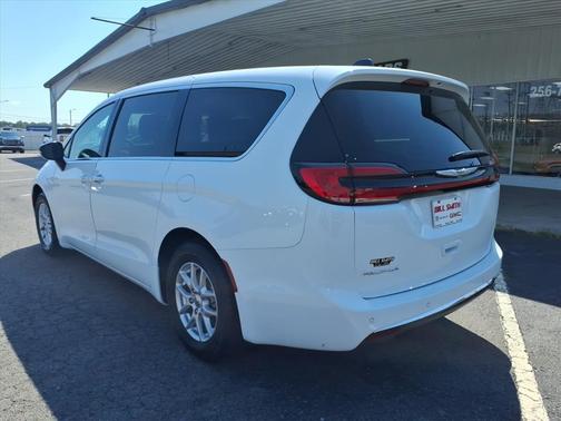 2024 Chrysler Pacifica Touring-L