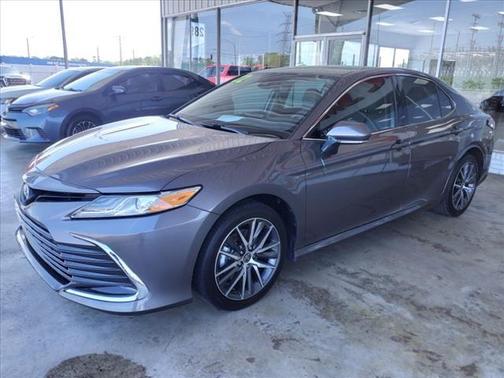2022 Toyota Camry Hybrid XLE