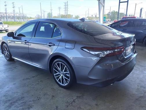 2022 Toyota Camry Hybrid XLE