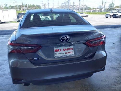 2022 Toyota Camry Hybrid XLE