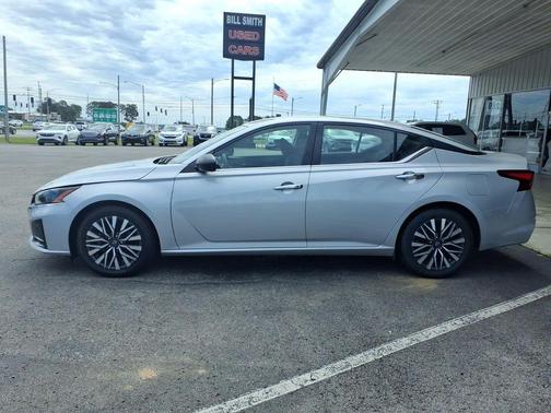 Brilliant Silver Metallic 2024 Nissan Altima 2.5 SV