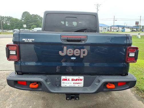 Fathom Blue Pearlcoat 2025 Jeep Gladiator Mojave