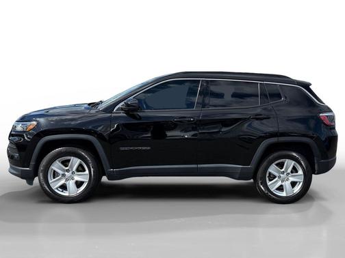Diamond Black Crystal Pearlcoat 2022 Jeep Compass Latitude