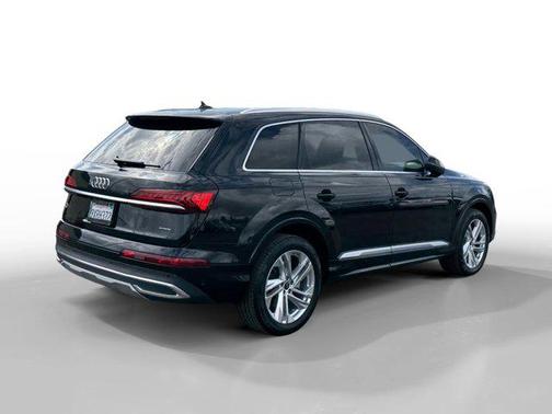 Mythos Black Metallic 2024 Audi Q7 55 Premium Plus