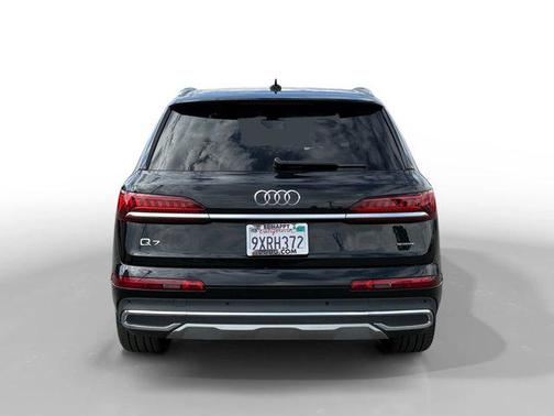 Mythos Black Metallic 2024 Audi Q7 55 Premium Plus