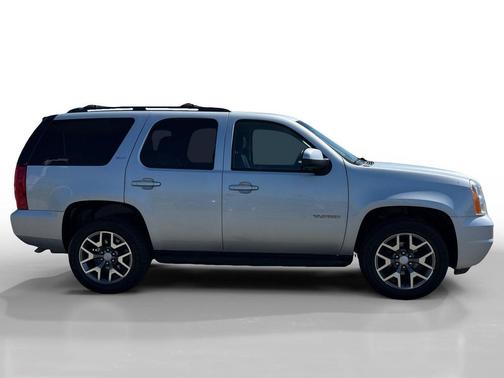 Quicksilver Metallic 2014 GMC Yukon SLT
