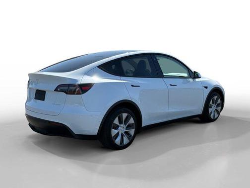 2022 Tesla Model Y Long Range Dual Motor All-Wheel Drive