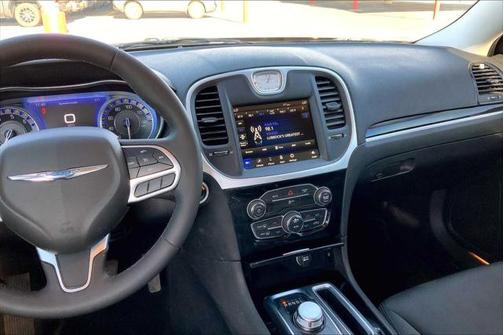 2023 Chrysler 300 Touring