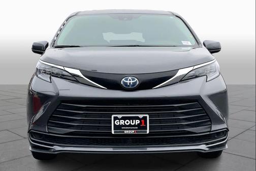 2025 Toyota Sienna LE