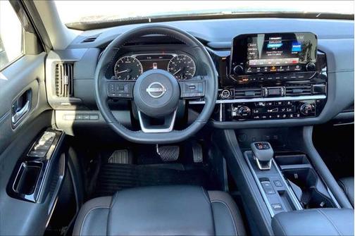 2024 Nissan Pathfinder SL FWD