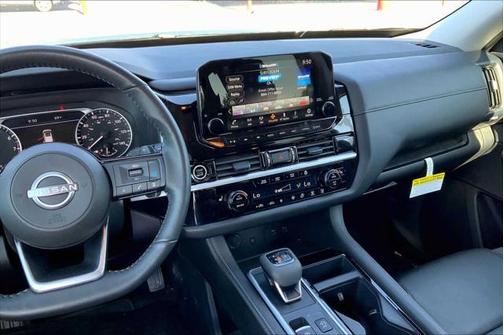 2024 Nissan Pathfinder SL FWD