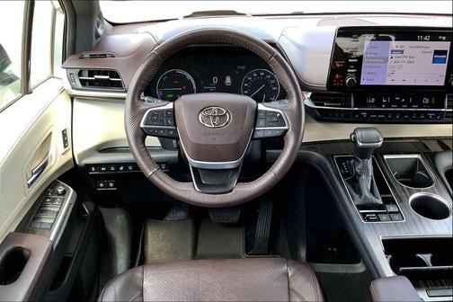 2022 Toyota Sienna Platinum
