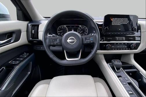 Everest White Pearl Tricoat 2025 Nissan Pathfinder SL FWD