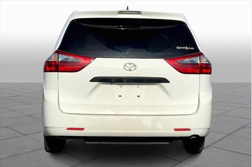 2020 Toyota Sienna SE