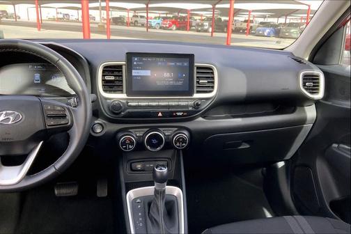 2025 Hyundai VENUE SEL