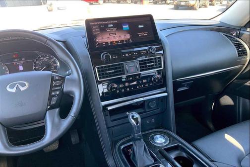 2022 INFINITI QX80 Luxe
