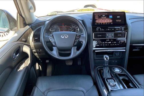 2022 INFINITI QX80 Luxe