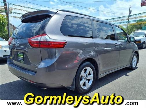 2018 Toyota Sienna LE