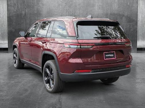 2025 Jeep Grand Cherokee Laredo