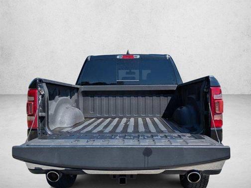 Diamond Black Crystal Pearlcoat 2022 RAM 1500 Laramie