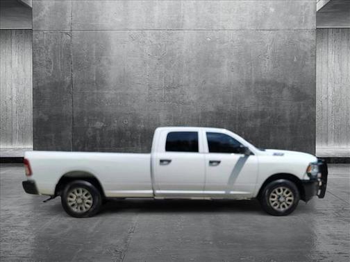 2022 RAM 2500 Tradesman Crew Cab 4x2 8' Box
