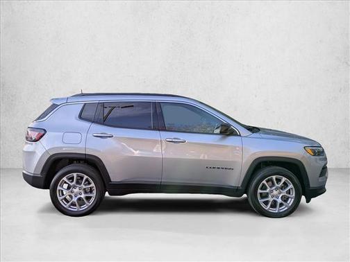 2023 Jeep Compass Latitude Lux