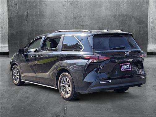 2021 Toyota Sienna LE