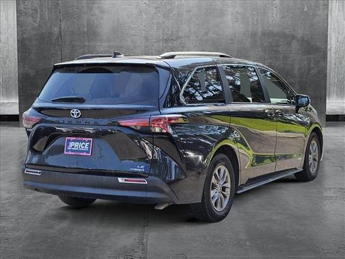 2021 Toyota Sienna LE
