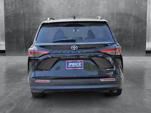 2021 Toyota Sienna LE