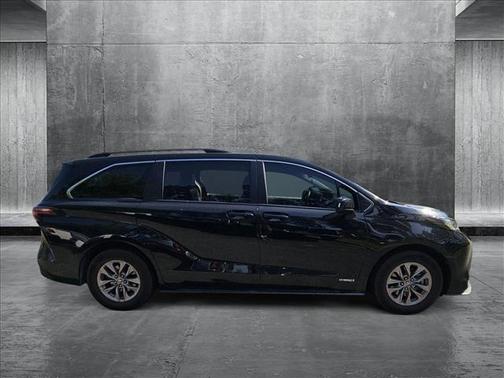 2021 Toyota Sienna LE