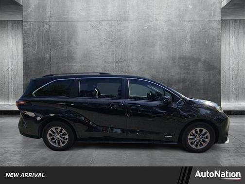 2021 Toyota Sienna LE