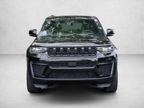 Diamond Black Crystal Pearlcoat 2026 Jeep Grand Cherokee L Altitude