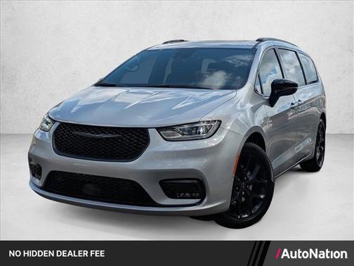 Bright White Clearcoat 2026 Chrysler Pacifica Limited