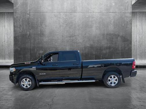 2020 RAM 3500 Big Horn Crew Cab 4x4 8' Box