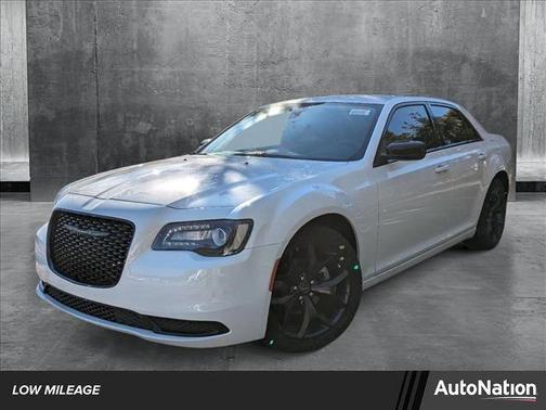 2023 Chrysler 300 Touring