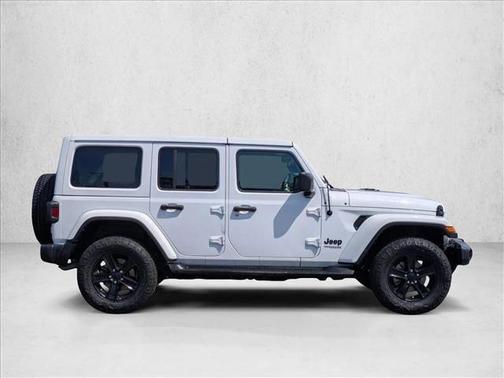 Bright White Clearcoat 2022 Jeep Wrangler Unlimited Sahara